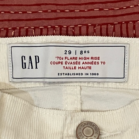 GAP Women's size 29 / 8 Wide Leg Cream corduroy jeans with flat front pockets - Picture 2 of 14